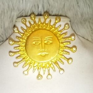 Icing Gold Sunburst Brooch